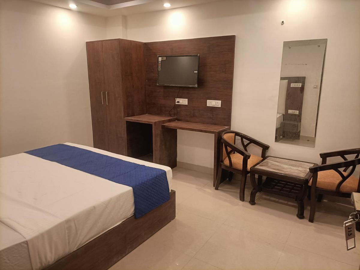 Family Hotel Tark Near Igi Airport Delhi Új-Delhi Kültér fotó